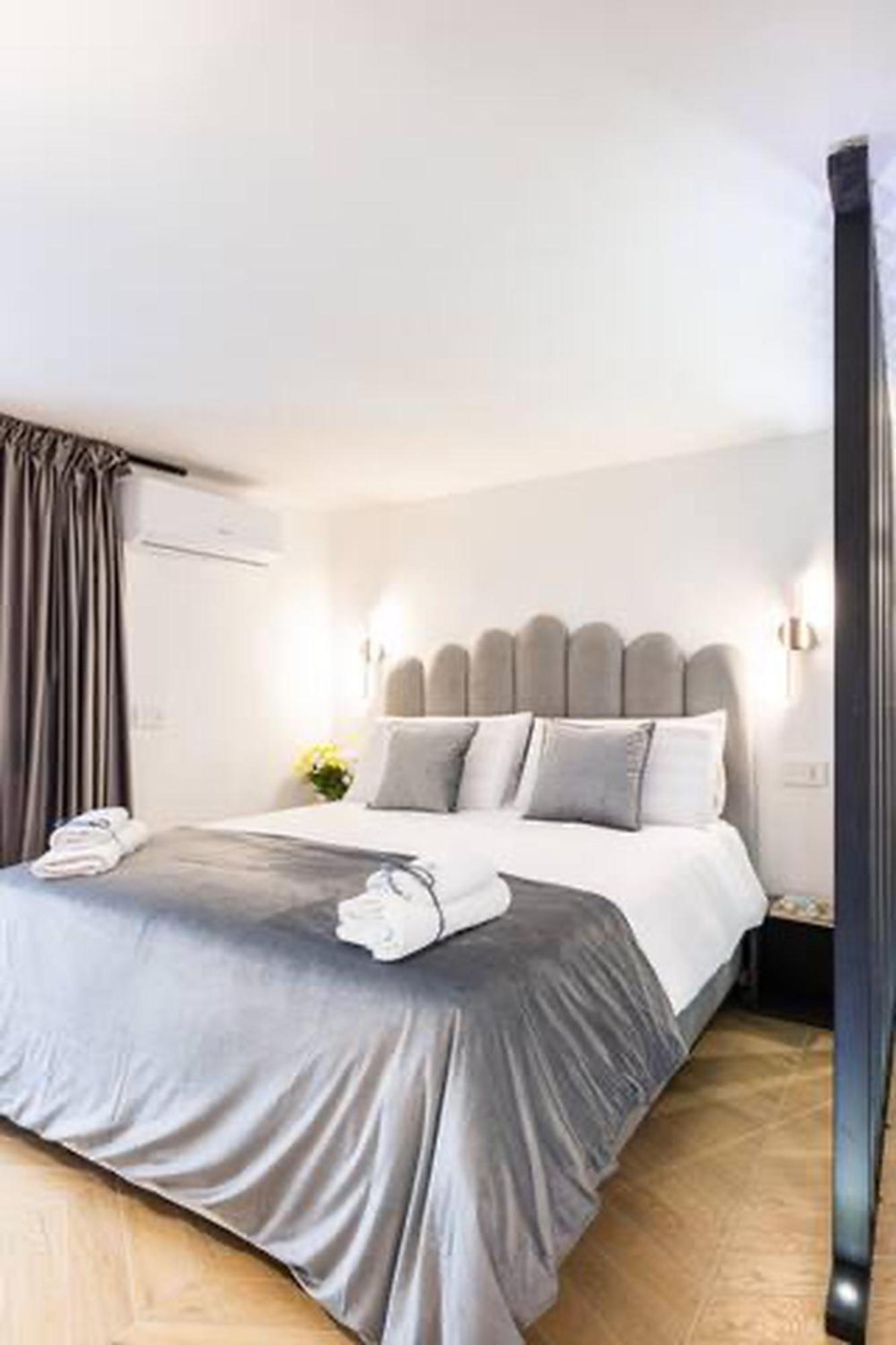 Apartment Duomo Napoli Bagian luar foto